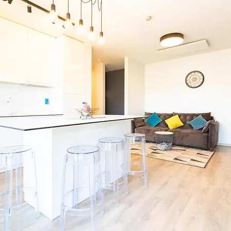 Apartament Live In Peace, By Cohost